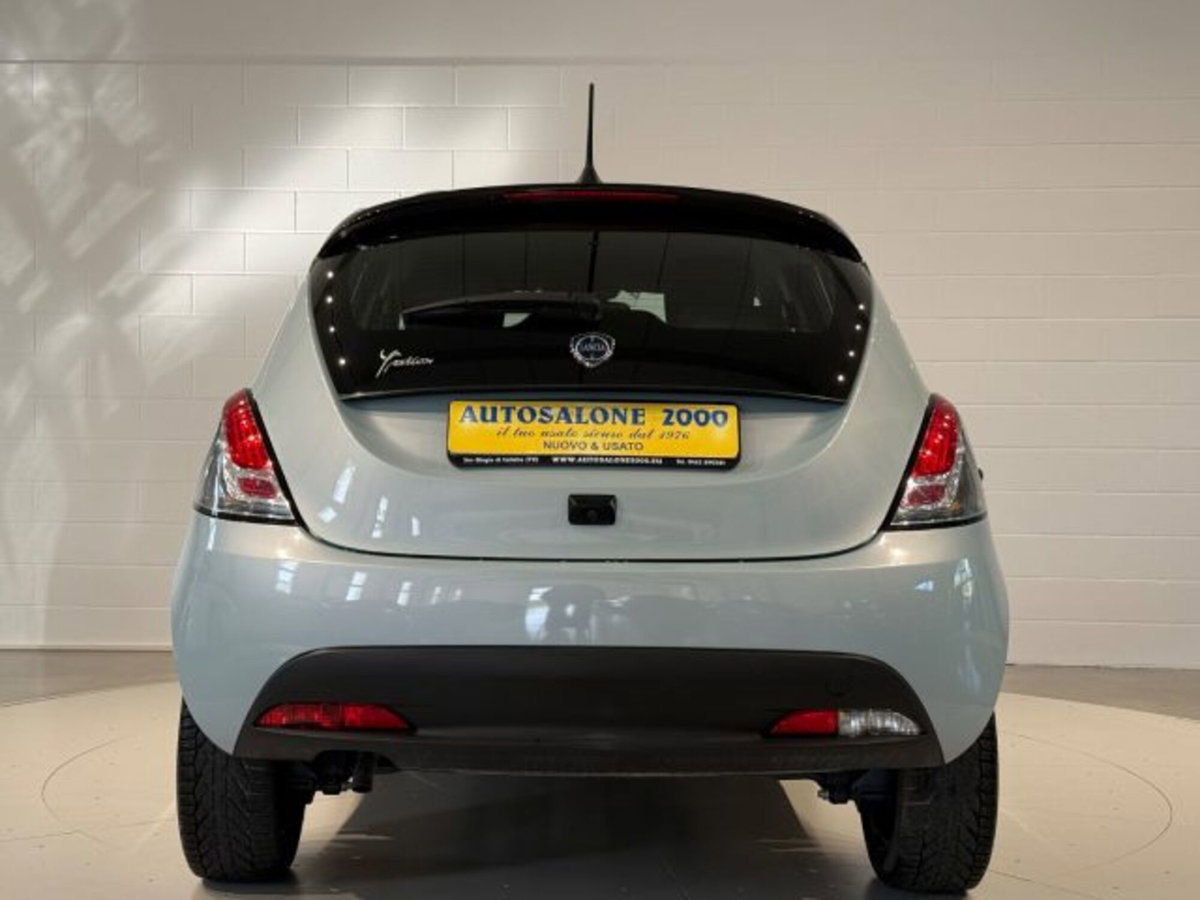 Lancia Ypsilon 1.0 FireFly 5 porte S&S Hybrid Ecochic Gold (4)