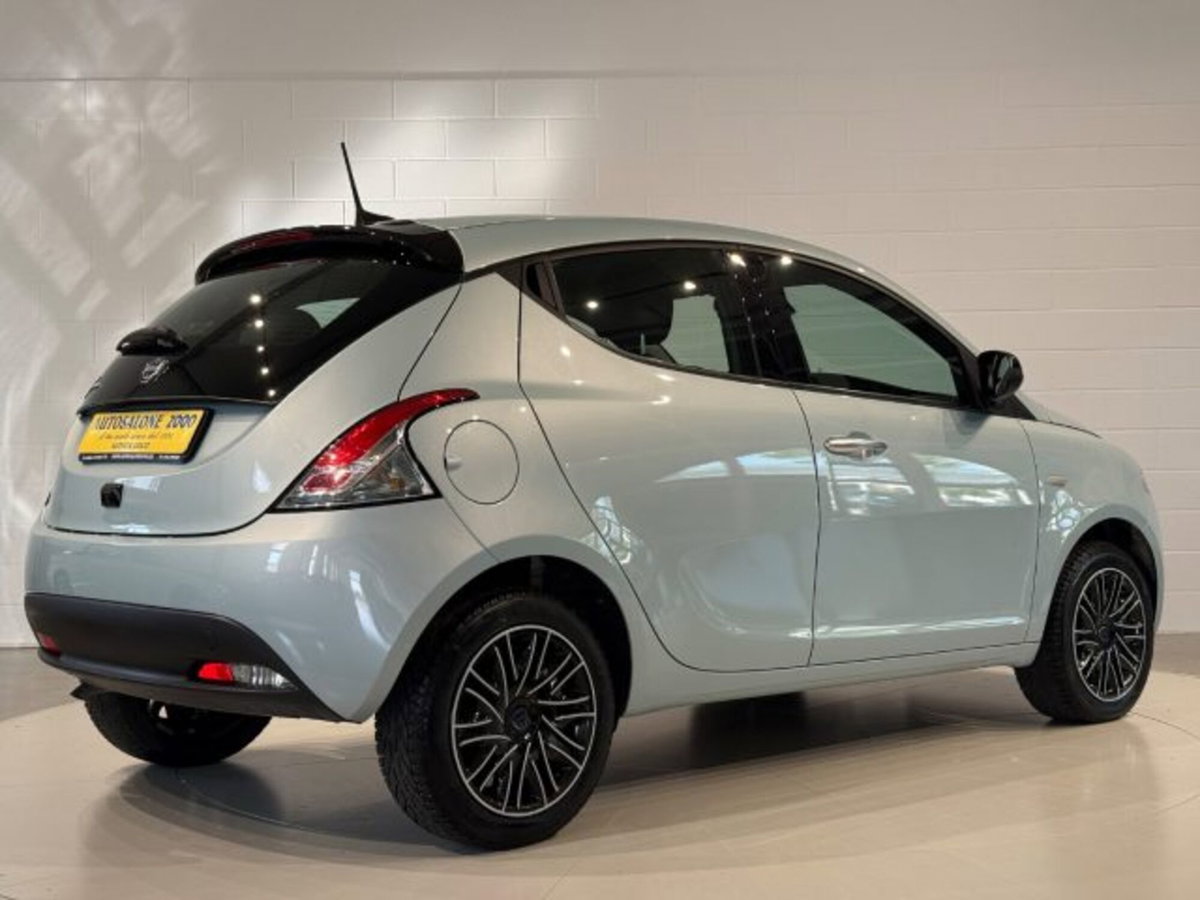 Lancia Ypsilon 1.0 FireFly 5 porte S&S Hybrid Ecochic Gold (5)