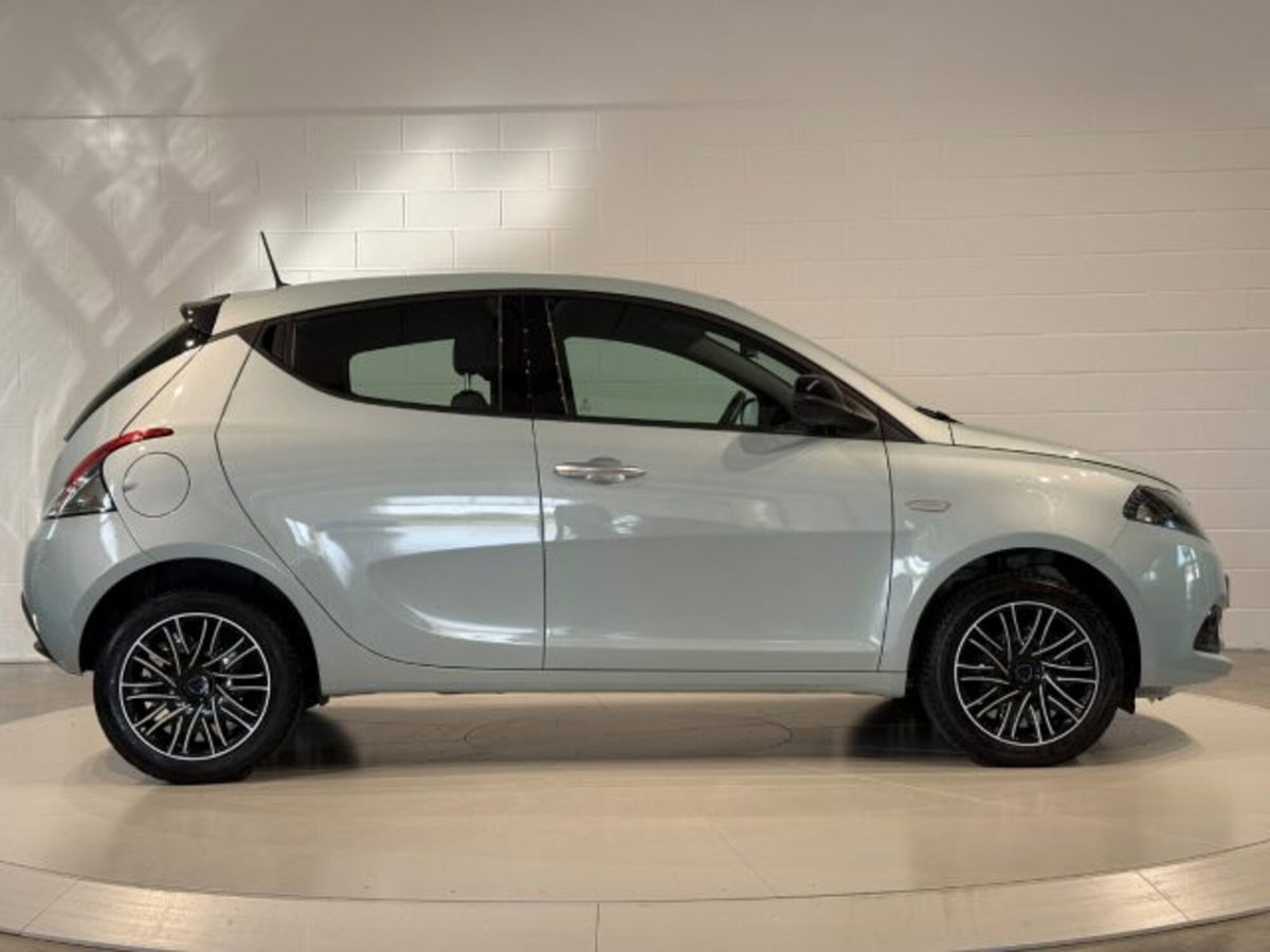 Lancia Ypsilon 1.0 FireFly 5 porte S&S Hybrid Ecochic Gold (6)