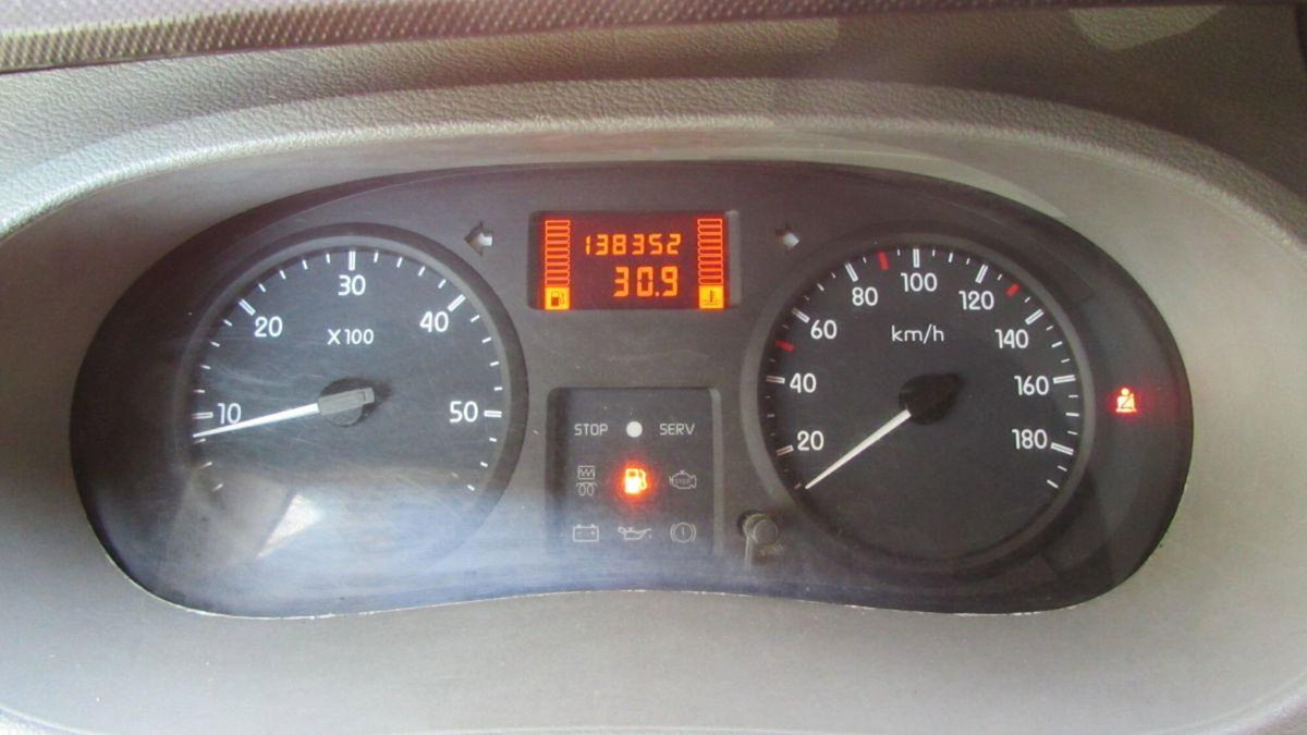 Nissan Interstar Furgone V35 2.5 dCi 120 PC Furgone L (8)
