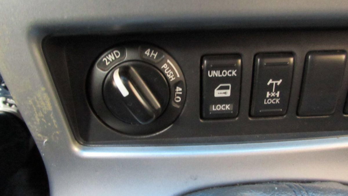 Nissan Navara 2.5 dCi 190CV 4 porte Double Cab XE (19)