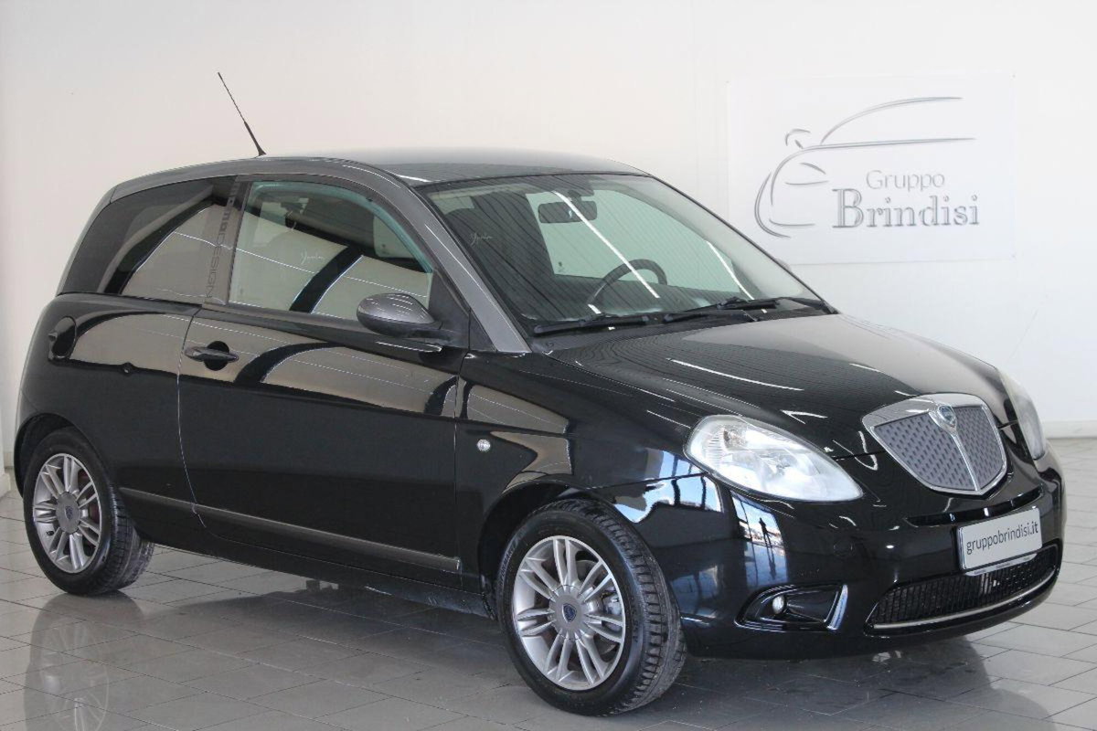 Lancia Ypsilon 1.3 MJT 105 CV Sport MomoDesign