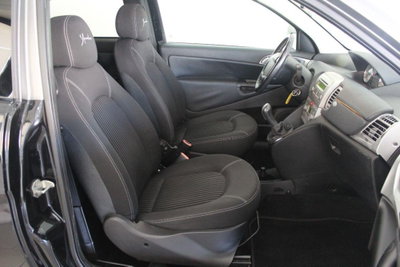 Lancia Ypsilon 1.3 MJT 105 CV Sport MomoDesign (10)