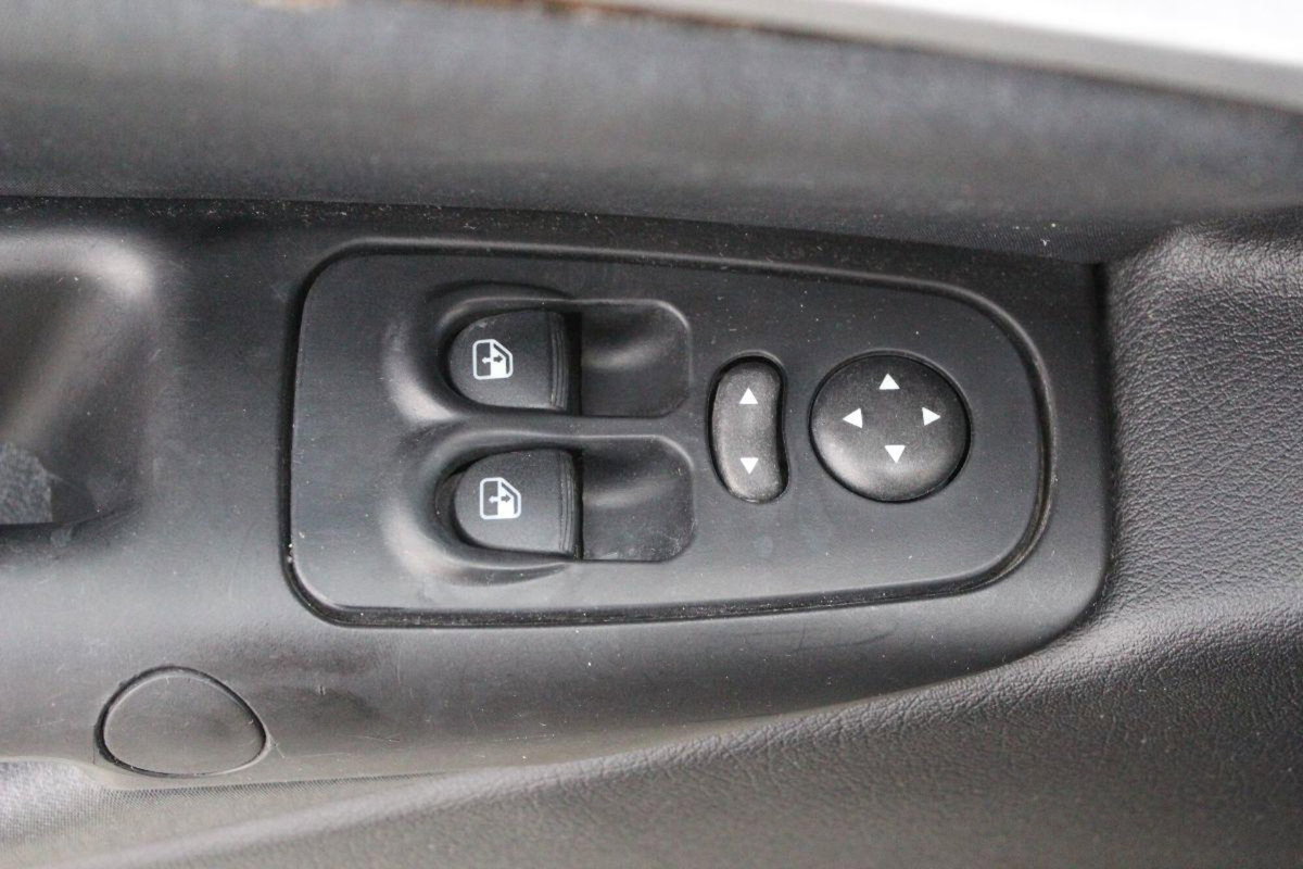 Lancia Ypsilon 1.3 MJT 105 CV Sport MomoDesign (15)