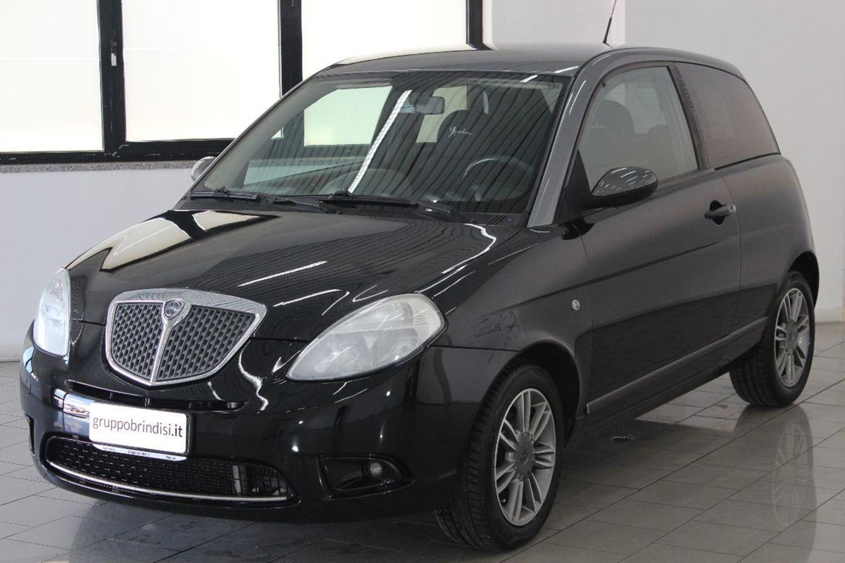 Lancia Ypsilon 1.3 MJT 105 CV Sport MomoDesign (3)