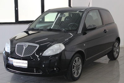 Lancia Ypsilon 1.3 MJT 105 CV Sport MomoDesign (3)
