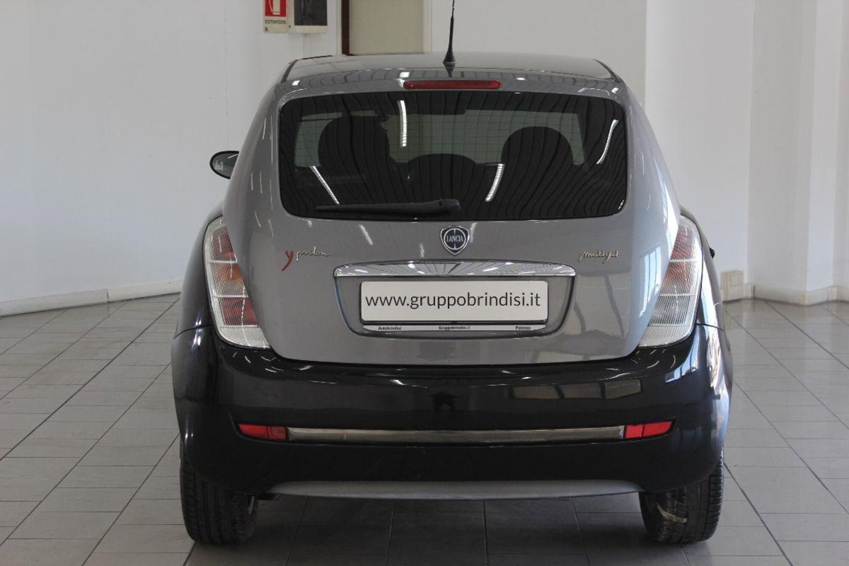 Lancia Ypsilon 1.3 MJT 105 CV Sport MomoDesign (5)