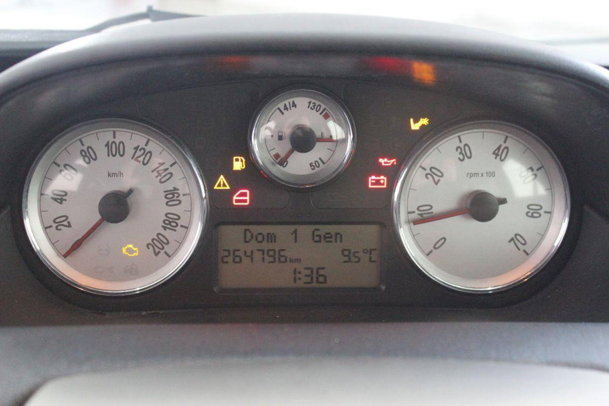 Lancia Ypsilon 1.3 MJT 105 CV Sport MomoDesign (8)