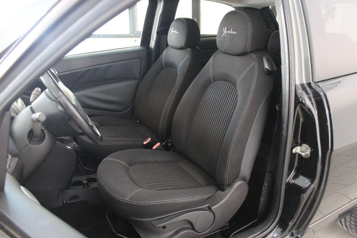 Lancia Ypsilon 1.3 MJT 105 CV Sport MomoDesign (9)