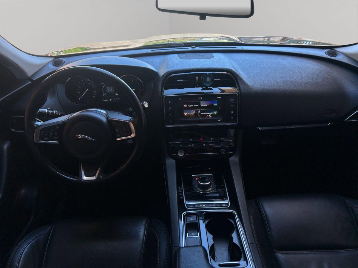 Jaguar F-Pace 2.0 D 180 CV aut. R-Sport (14)