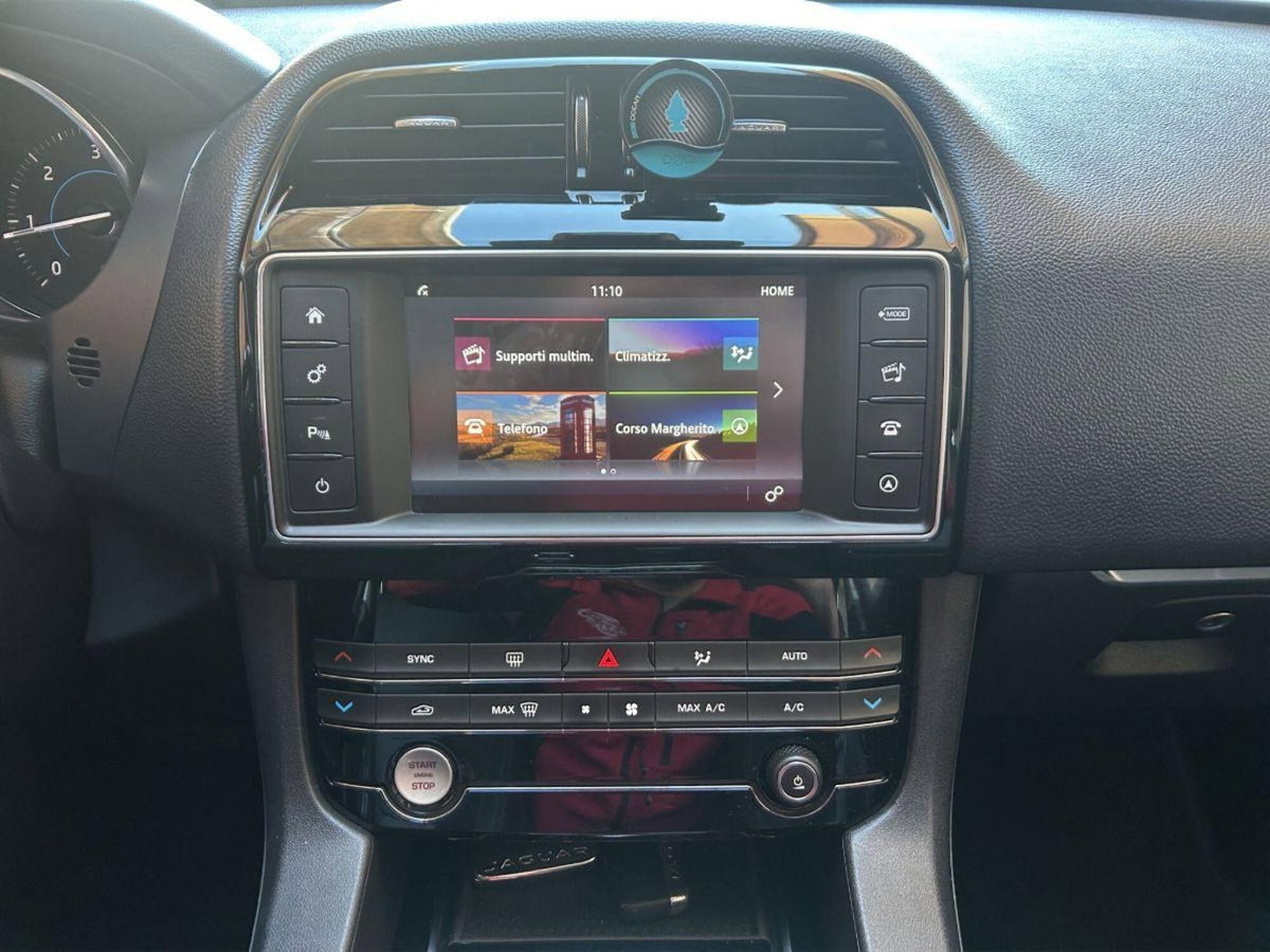 Jaguar F-Pace 2.0 D 180 CV aut. R-Sport (15)