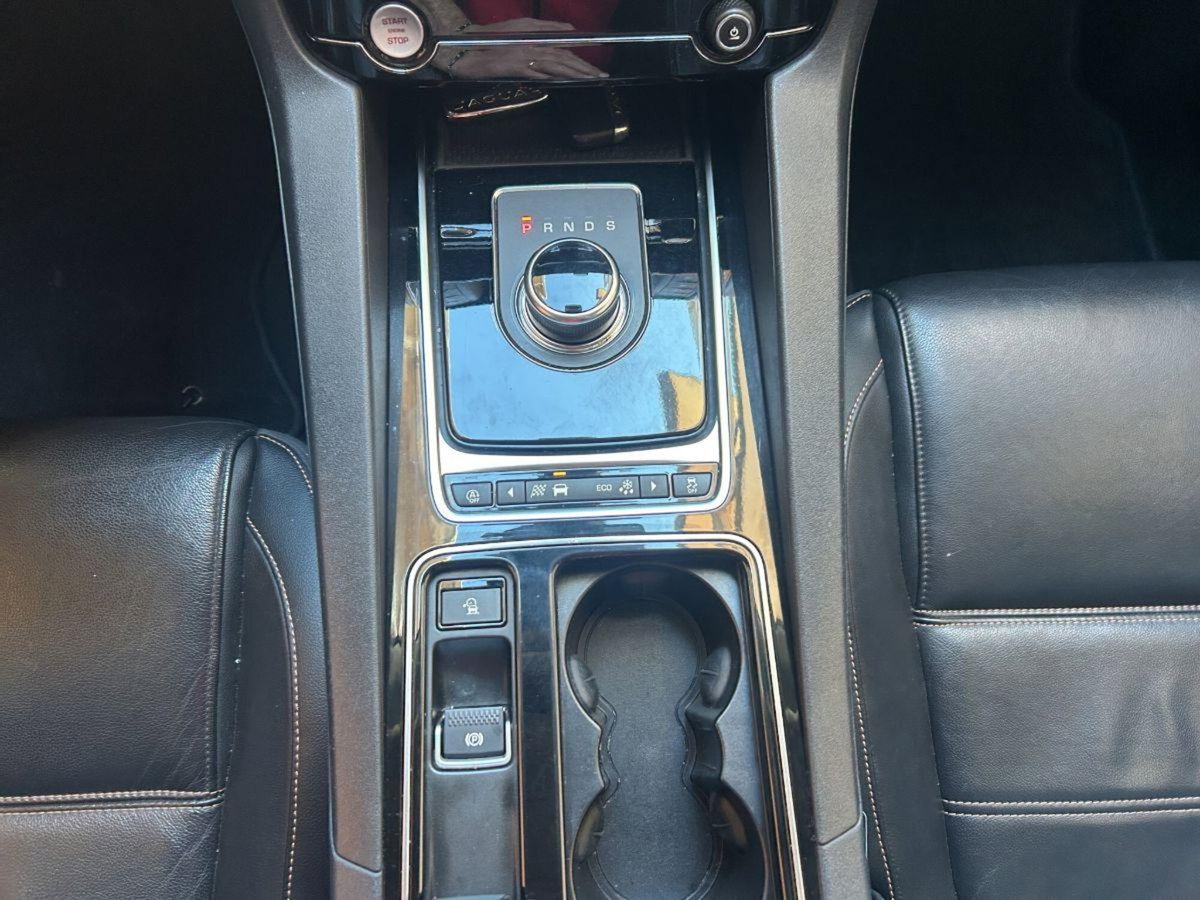 Jaguar F-Pace 2.0 D 180 CV aut. R-Sport (16)