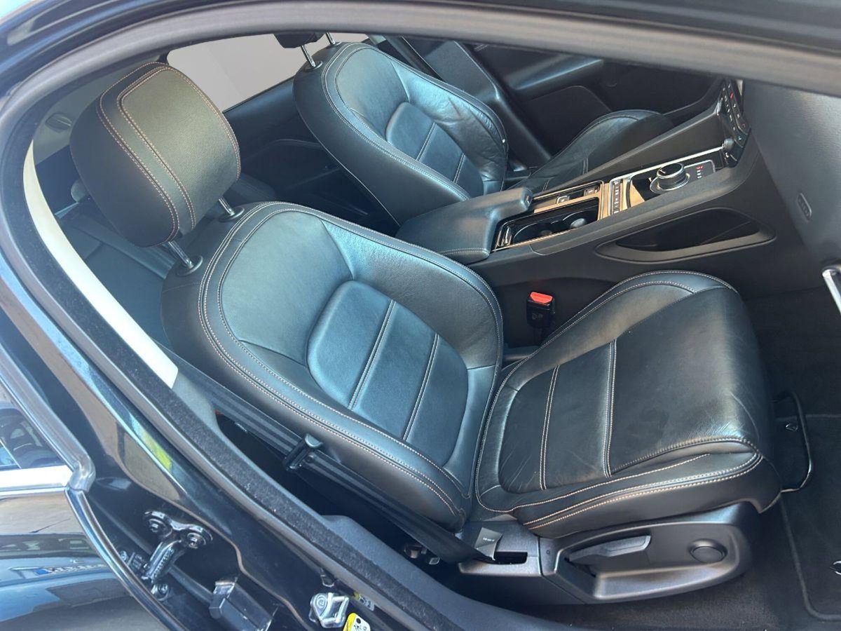 Jaguar F-Pace 2.0 D 180 CV aut. R-Sport (19)