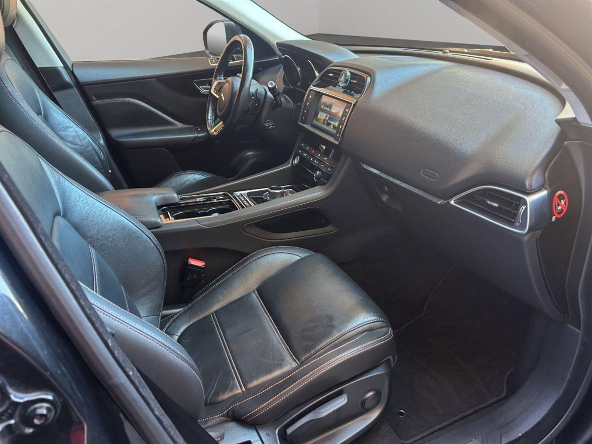 Jaguar F-Pace 2.0 D 180 CV aut. R-Sport (20)