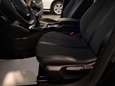 Peugeot 2008 PureTech 130 S&S EAT8 Allure Pack (13)
