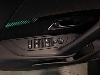 Peugeot 2008 PureTech 130 S&S EAT8 Allure Pack (17)