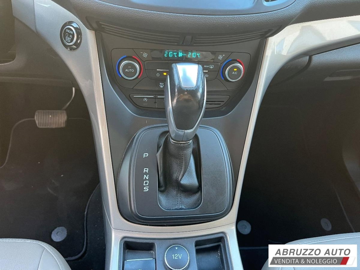 Ford Kuga 2.0 TDCI 150 CV S&S 4WD Titanium X (12)