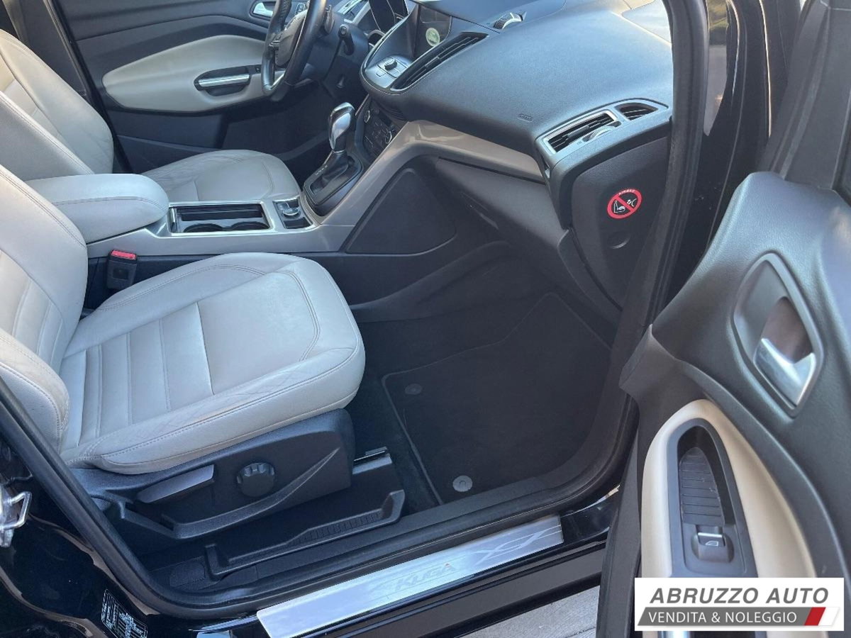 Ford Kuga 2.0 TDCI 150 CV S&S 4WD Titanium X (14)