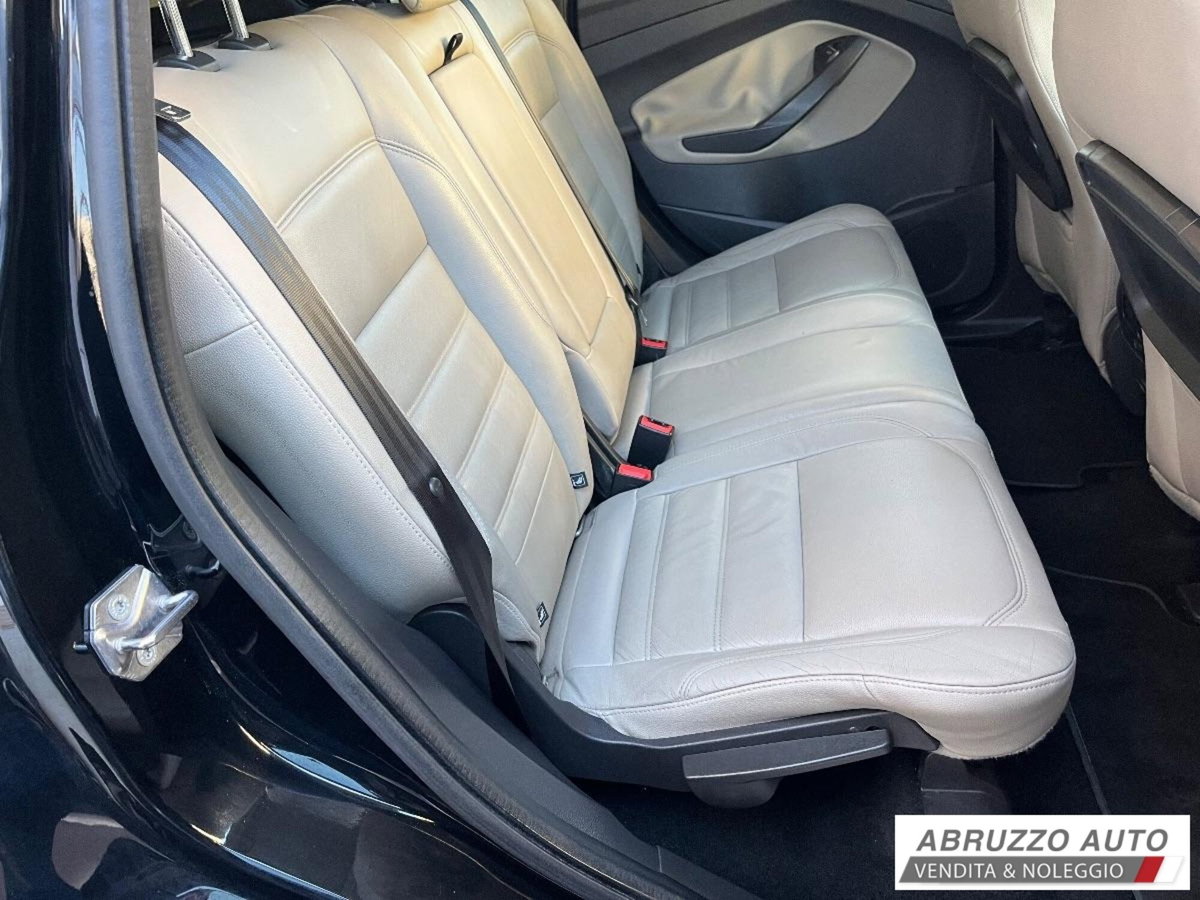 Ford Kuga 2.0 TDCI 150 CV S&S 4WD Titanium X (15)