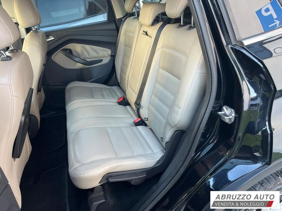 Ford Kuga 2.0 TDCI 150 CV S&S 4WD Titanium X (16)