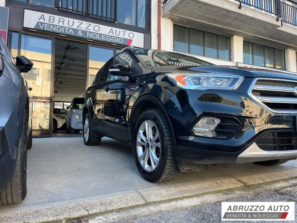 Ford Kuga 2.0 TDCI 150 CV S&S 4WD Titanium X (3)