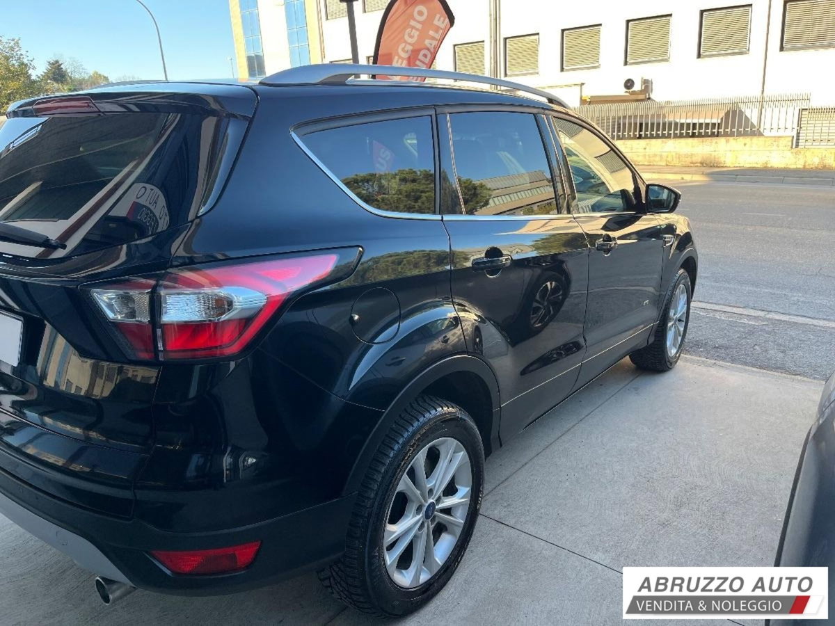 Ford Kuga 2.0 TDCI 150 CV S&S 4WD Titanium X (4)