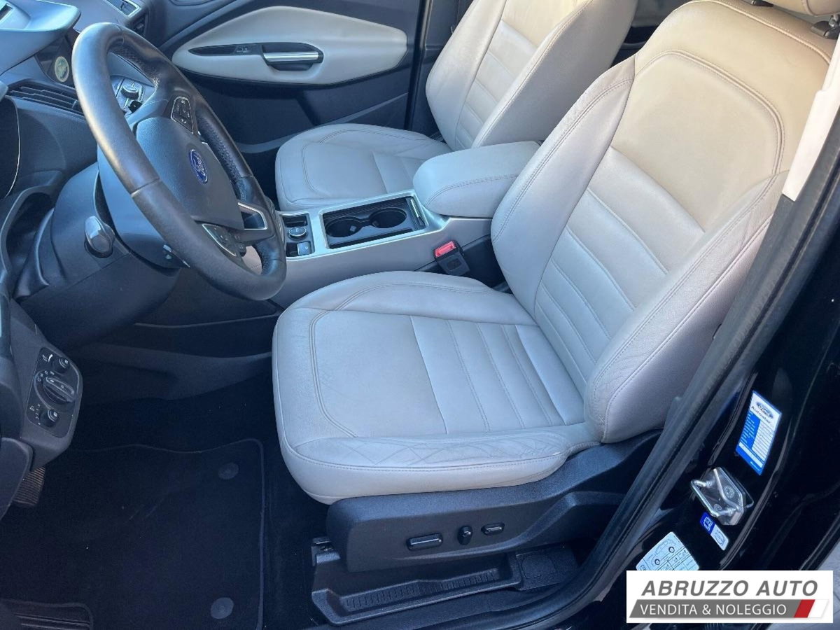 Ford Kuga 2.0 TDCI 150 CV S&S 4WD Titanium X (9)