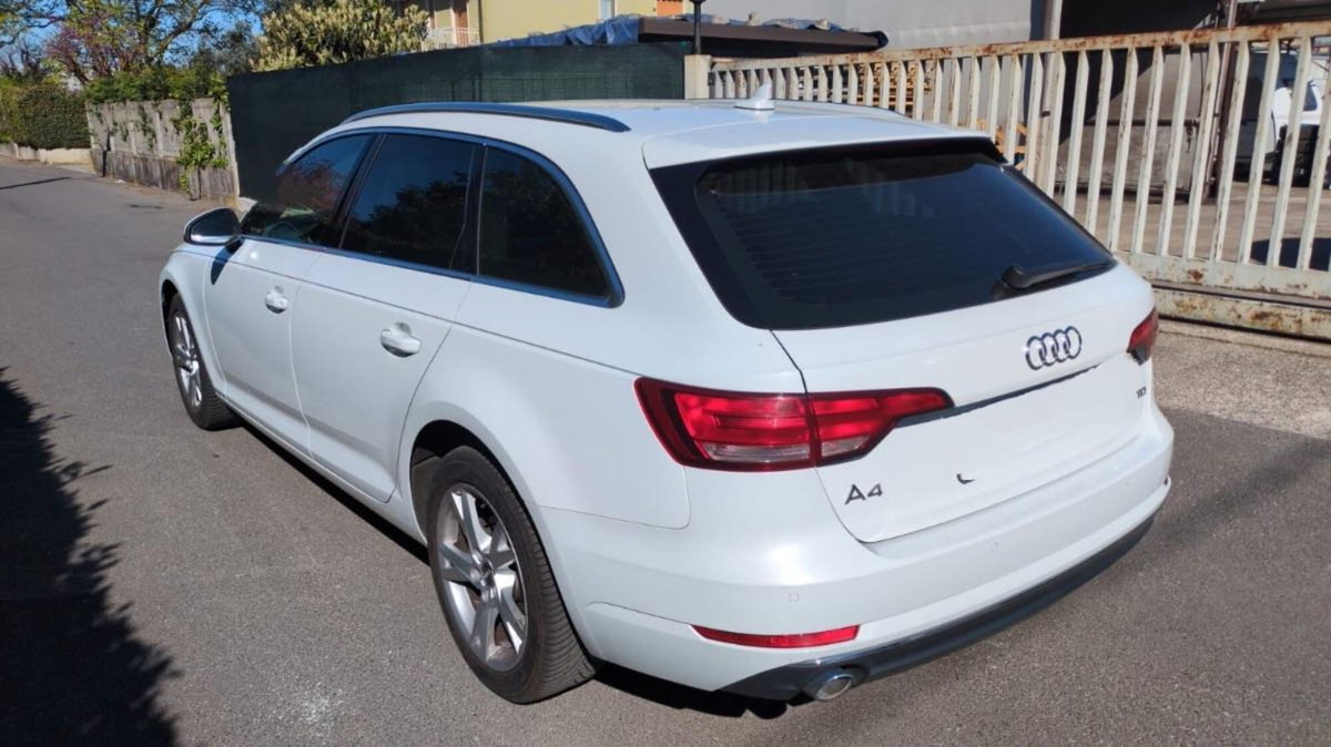 Audi A4 Avant 2.0 TDI 150 CV (6)