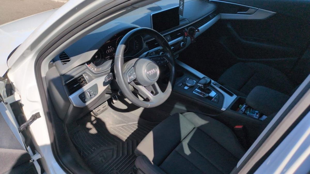 Audi A4 Avant 2.0 TDI 150 CV (9)