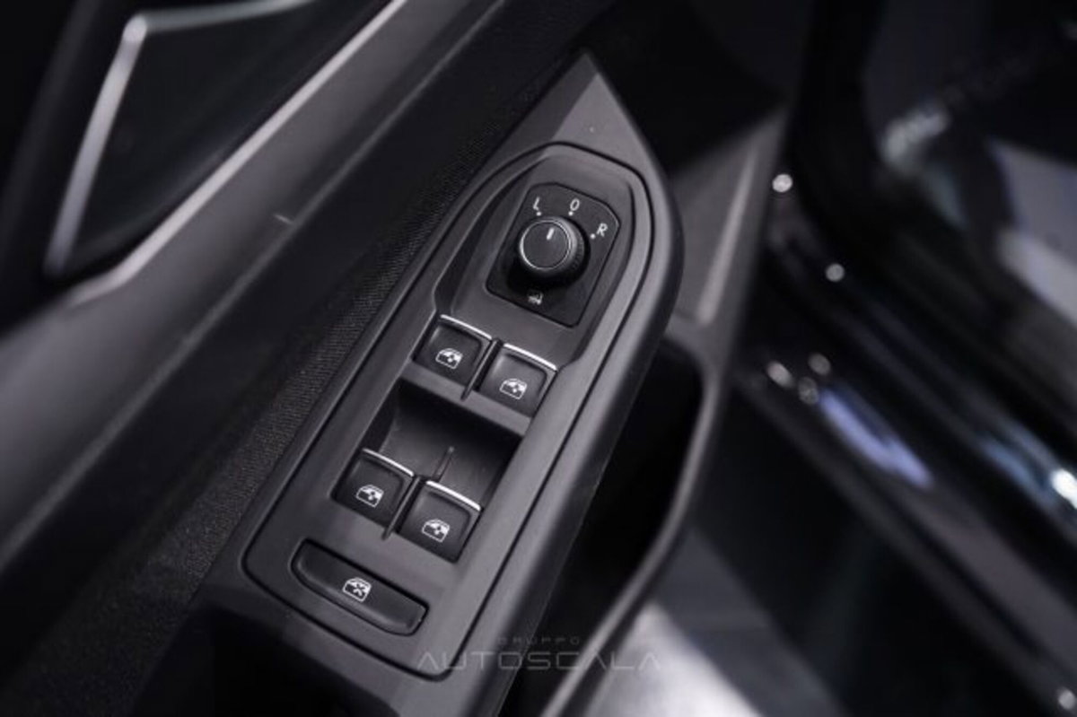 Volkswagen Golf Variant 2.0 TDI SCR DSG Life (10)