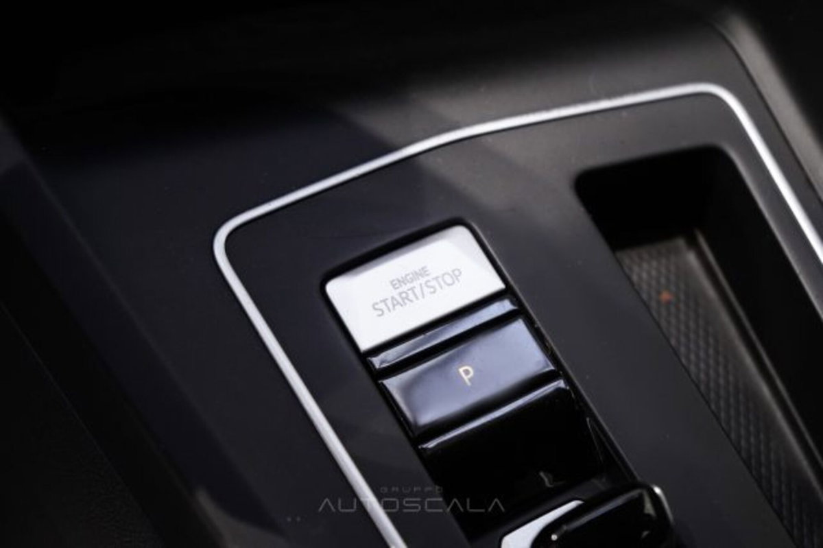 Volkswagen Golf Variant 2.0 TDI SCR DSG Life (17)
