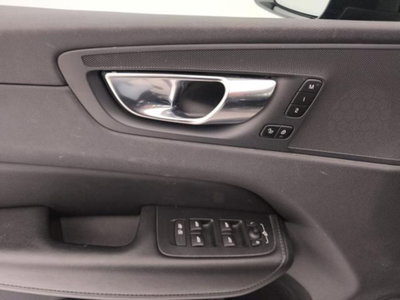 Volvo XC60 2.0 b4 Plus Dark auto (19)