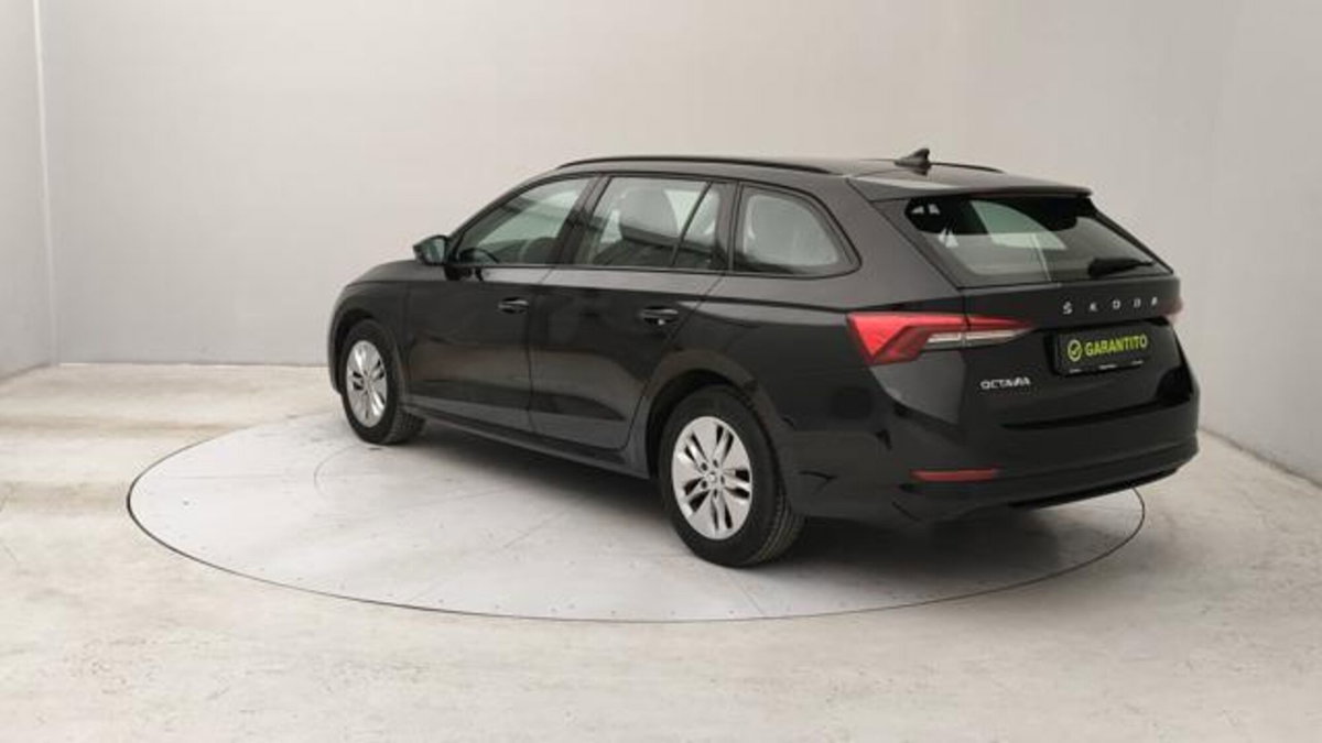 Skoda Octavia Station Wagon 2.0 TDI EVO SCR 150 CV DSG 4x4 Wagon Executive (3)