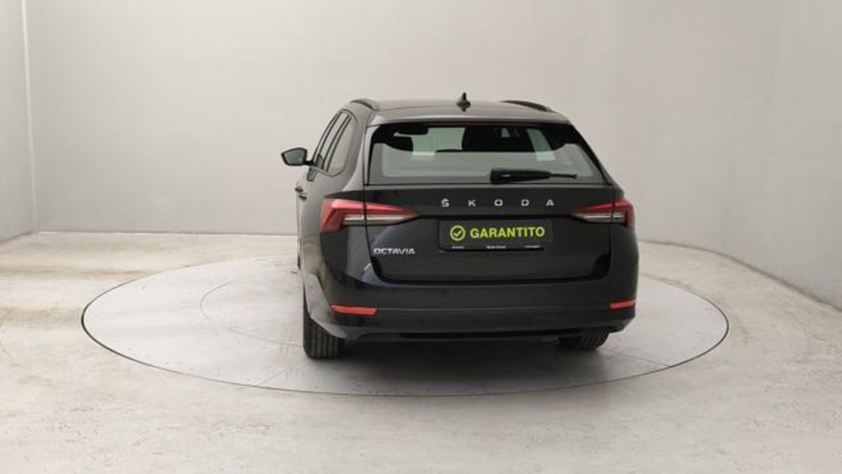 Skoda Octavia Station Wagon 2.0 TDI EVO SCR 150 CV DSG 4x4 Wagon Executive (4)