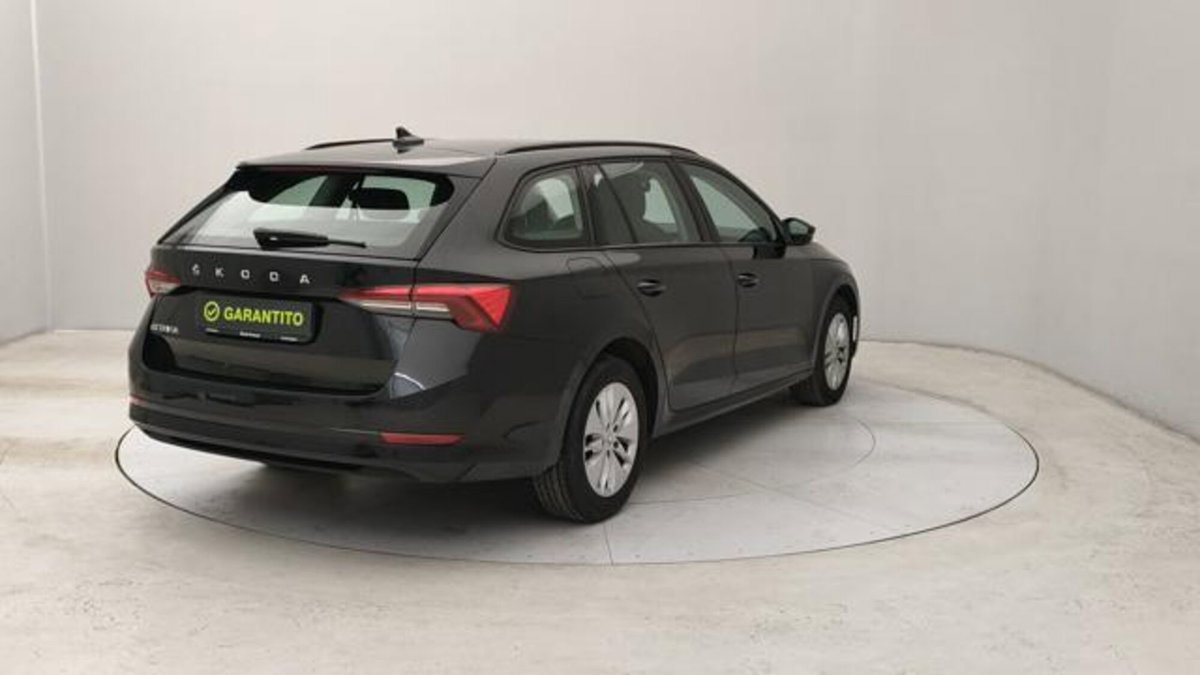 Skoda Octavia Station Wagon 2.0 TDI EVO SCR 150 CV DSG 4x4 Wagon Executive (5)