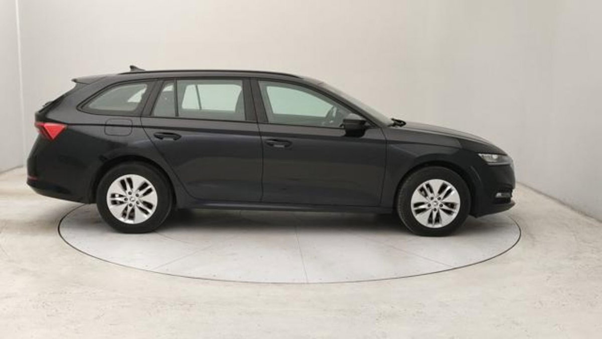 Skoda Octavia Station Wagon 2.0 TDI EVO SCR 150 CV DSG 4x4 Wagon Executive (6)