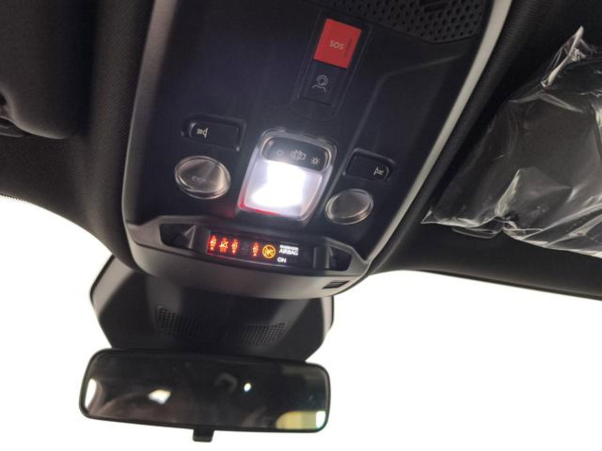 Peugeot 2008 1.2 puretech Style s&s 100cv (19)