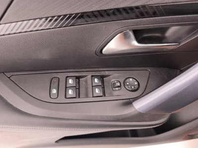 Peugeot 2008 BlueHDi 130 S&S EAT8 Allure Pack (18)