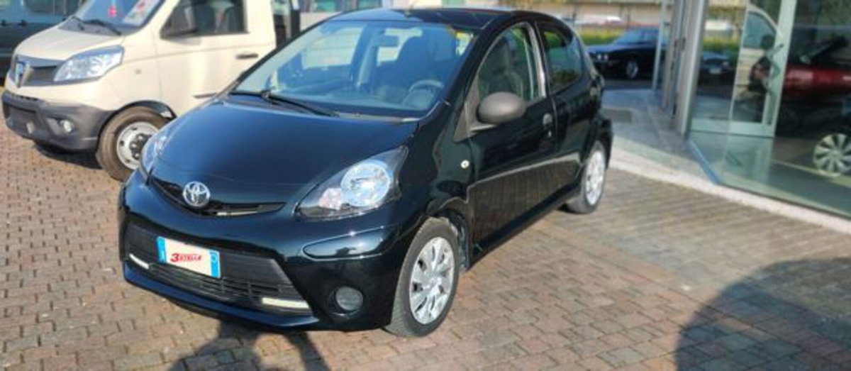 Toyota Aygo 1.0 12V VVT-i 5 porte Active Connect (2)