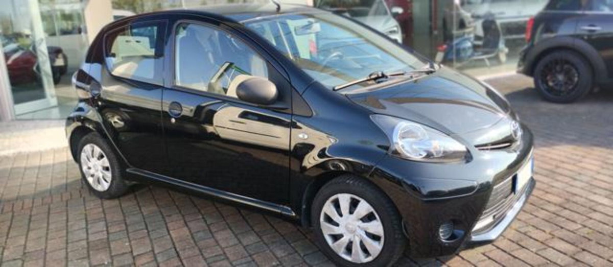 Toyota Aygo 1.0 12V VVT-i 5 porte Active Connect (4)