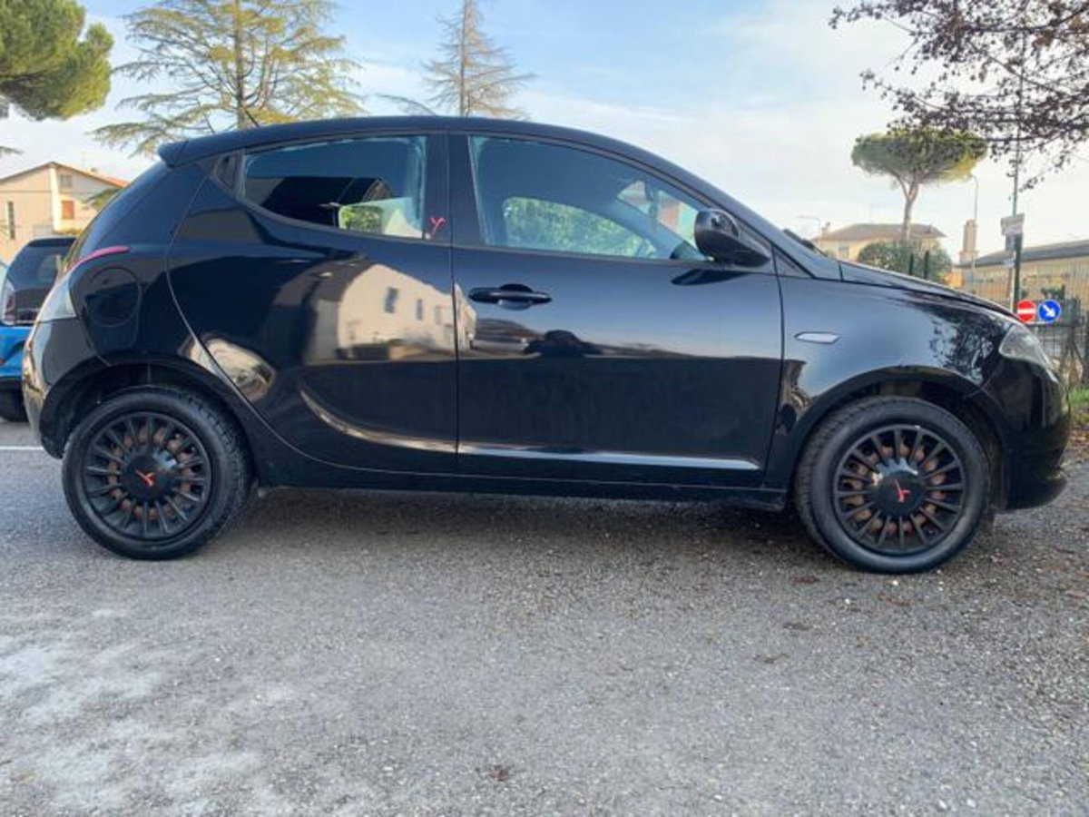 Lancia Ypsilon 1.2 69 CV 5 porte GPL Ecochic Gold (12)