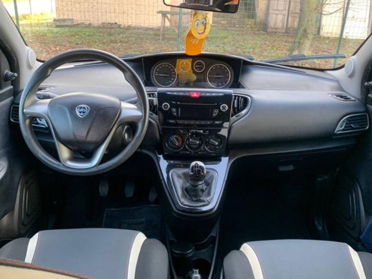 Lancia Ypsilon 1.2 69 CV 5 porte GPL Ecochic Gold (15)