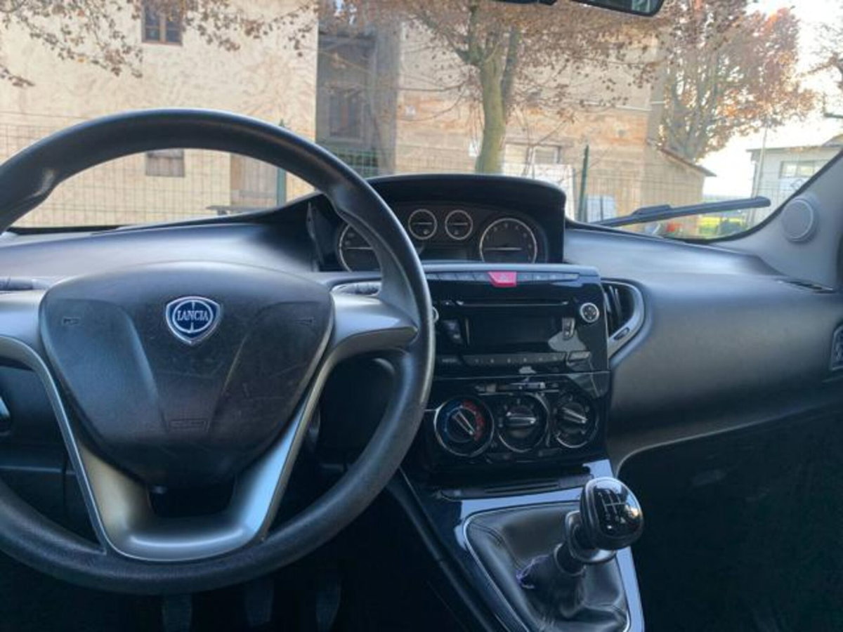 Lancia Ypsilon 1.2 69 CV 5 porte GPL Ecochic Gold (17)