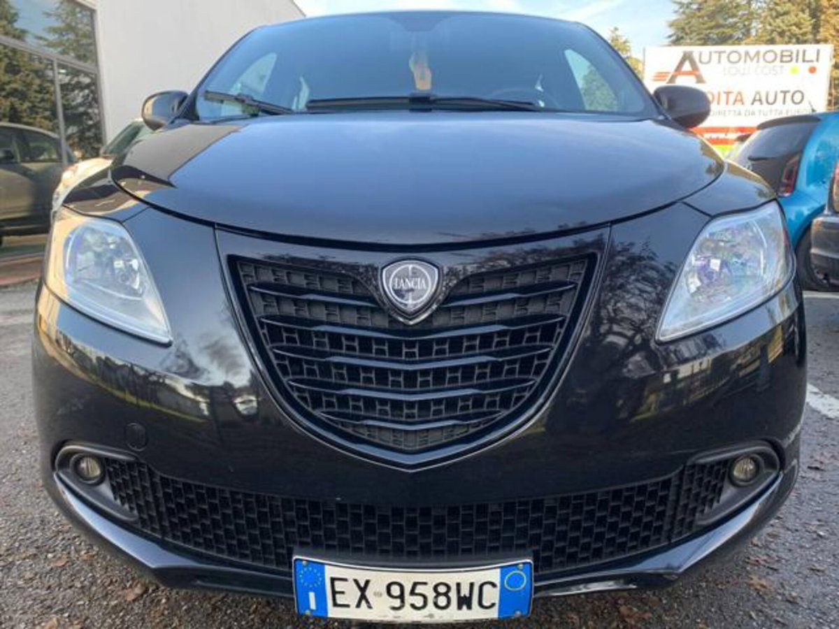 Lancia Ypsilon 1.2 69 CV 5 porte GPL Ecochic Gold (2)