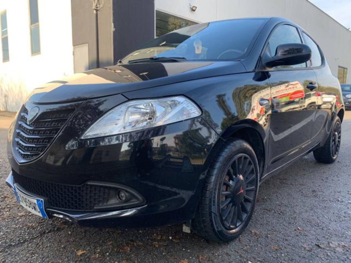Lancia Ypsilon 1.2 69 CV 5 porte GPL Ecochic Gold (3)