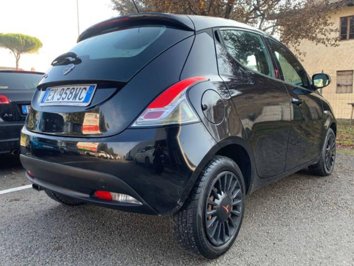 Lancia Ypsilon 1.2 69 CV 5 porte GPL Ecochic Gold (6)
