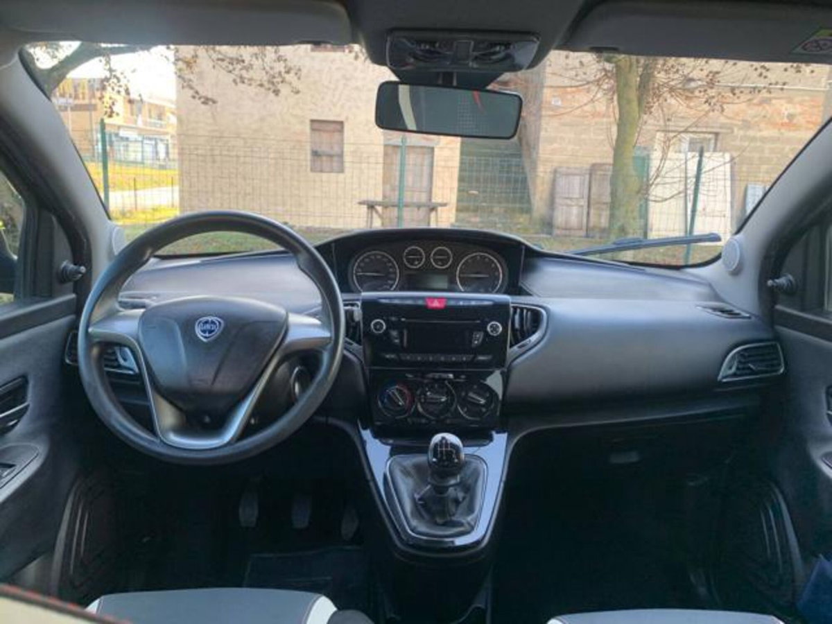 Lancia Ypsilon 1.2 69 CV 5 porte GPL Ecochic Gold (7)