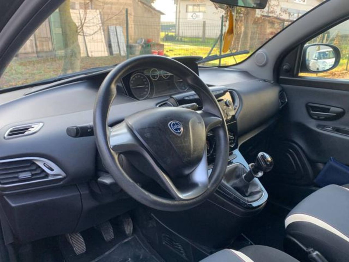 Lancia Ypsilon 1.2 69 CV 5 porte GPL Ecochic Gold (8)