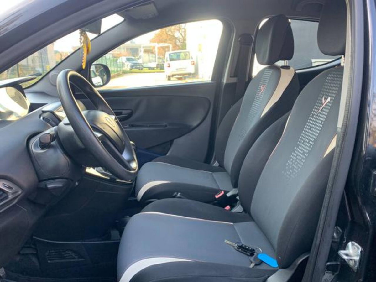 Lancia Ypsilon 1.2 69 CV 5 porte GPL Ecochic Gold (9)