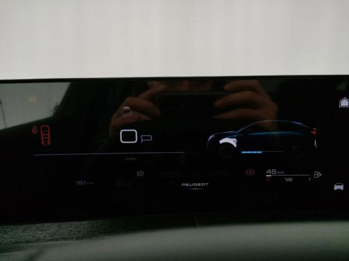 Peugeot 3008 1.2 hybrid GT 145cv e-dcs6 (10)